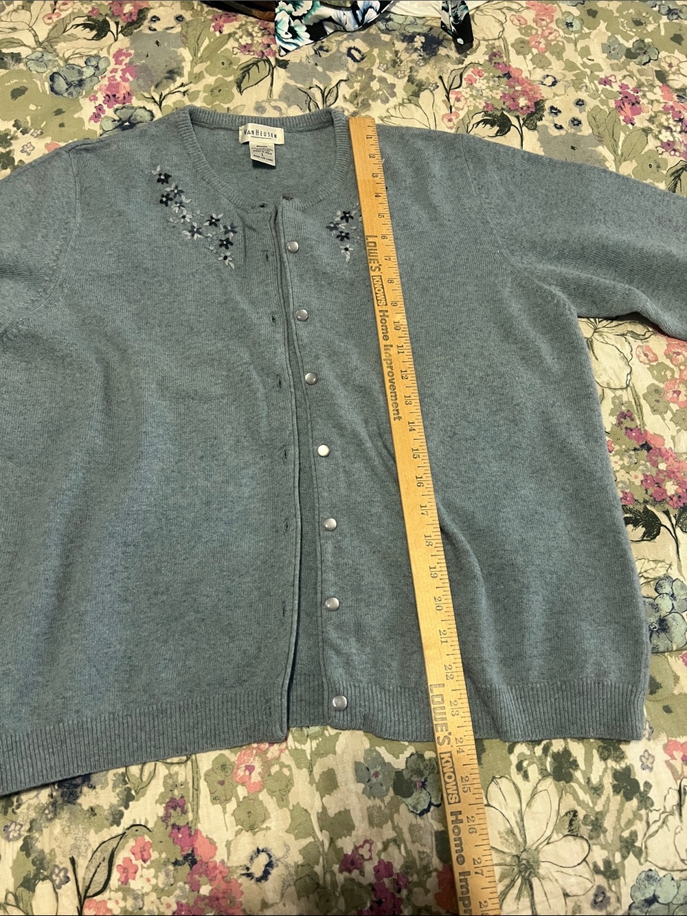 Vintage Van Heusen Lambswool Embroidered Button-Front Sweater Cardigan - Picture 6 of 7